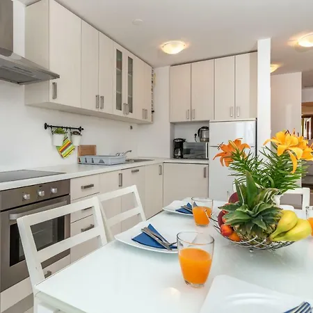 شقة Seaview Penthouse تروغير